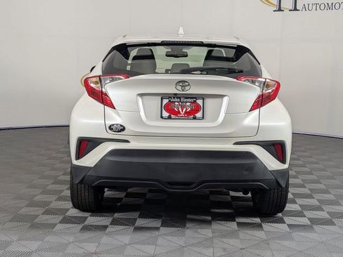 Used 2019 Toyota C-HR XLE FWD image 6