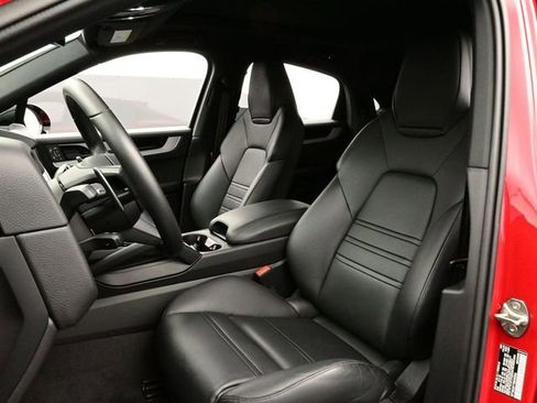 Certified 2025 Porsche Cayenne Coupe AWD/4WD image 5