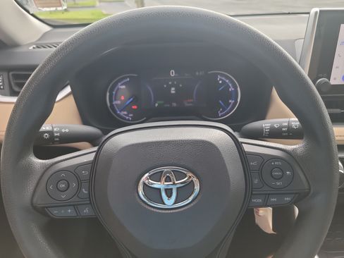 Certified 2024 Toyota RAV4 LE AWD/4WD image 27
