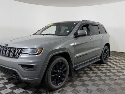 Used 2020 Jeep Grand Cherokee Altitude AWD/4WD image 3