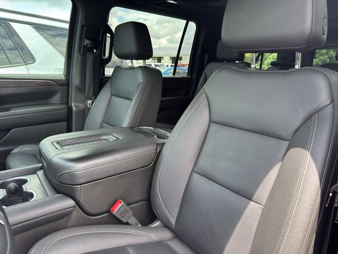 Used 2024 Chevrolet Suburban Z71 w/ Luxury Package AWD/4WD image 14