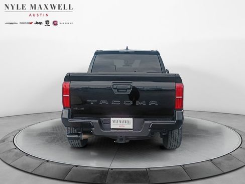 Used 2025 Toyota Tacoma SR5 AWD/4WD image 15