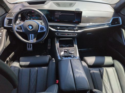 Used 2025 BMW X7 M60i AWD/4WD image 29