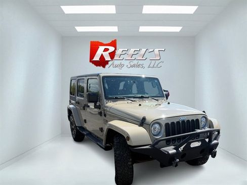 Used 2017 Jeep Wrangler Unlimited Sahara w/ Connectivity Group AWD/4WD image 3