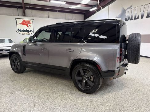 Used 2022 Land Rover Defender 110 X-Dynamic SE AWD/4WD image 4