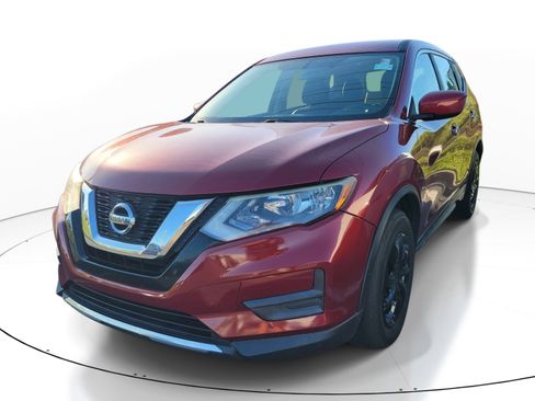 Used 2017 Nissan Rogue S FWD image 3