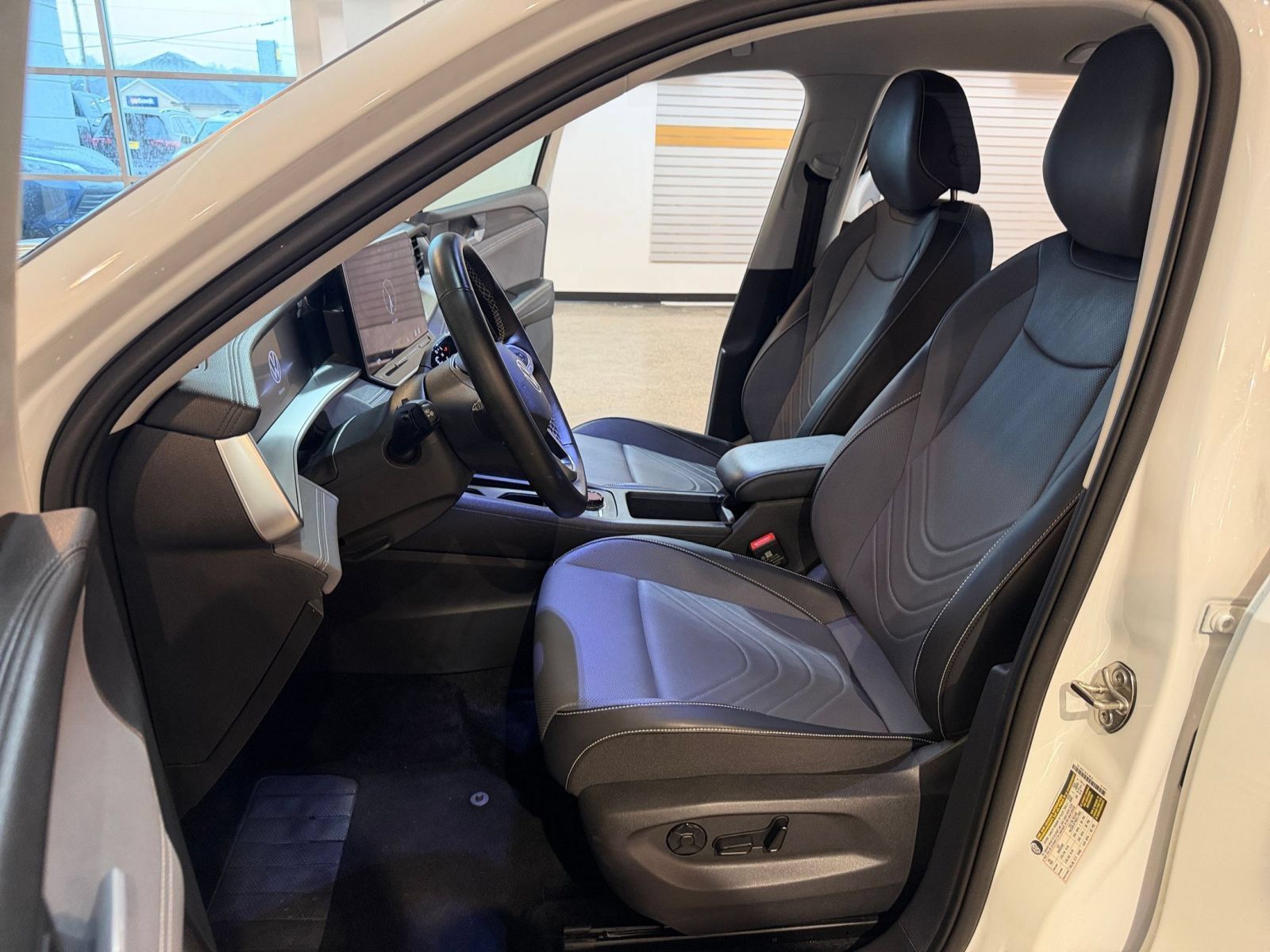 Used 2026 Volkswagen Tiguan SE AWD/4WD image 27