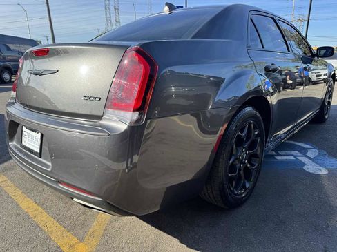 Used 2022 Chrysler 300 Touring L w/ Popular Equipment Group AWD/4WD image 5