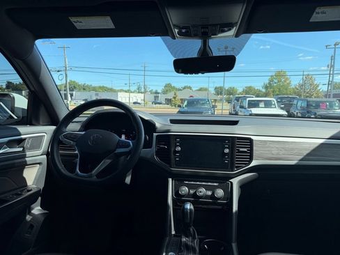 Used 2023 Volkswagen Atlas Cross Sport SE w/ Panoramic Sunroof Package AWD/4WD image 15