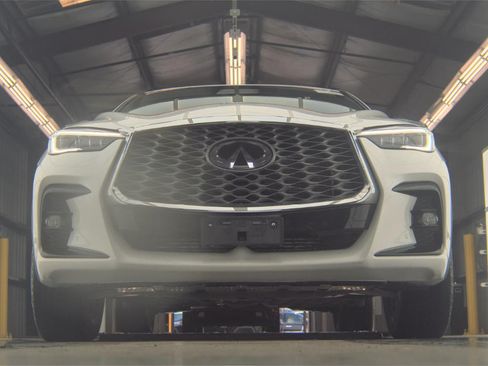Certified 2025 INFINITI QX55 Essential AWD/4WD image 2