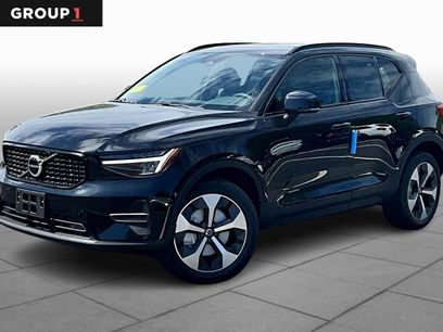 New 2026 Volvo XC40 B5 Core w/ Protection Package Premier