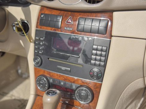 Used 2009 Mercedes-Benz CLK 350 Cabriolet image 38