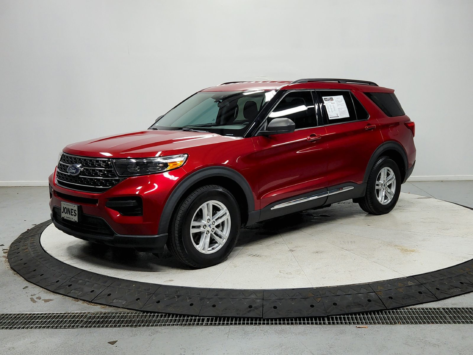 Used 2021 Ford Explorer XLT RWD image 4