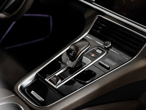 Used 2021 Porsche Panamera image 24