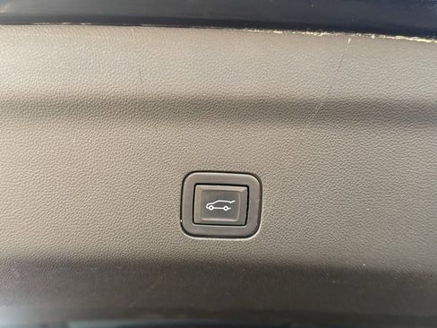 Used 2022 Chevrolet Tahoe Premier image 18