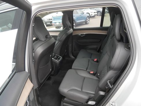 Used 2025 Volvo XC90 B5 Plus image 10
