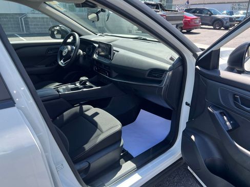 Used 2024 Nissan Rogue S FWD image 39