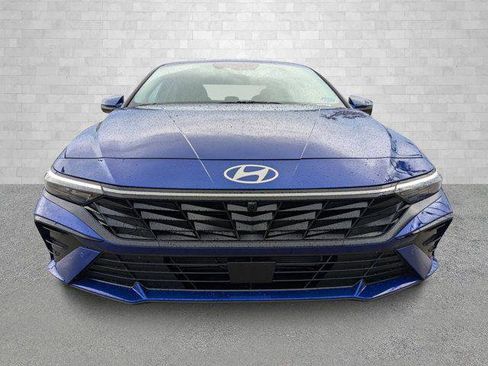 New 2025 Hyundai Elantra Limited FWD image 6