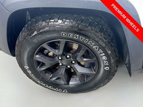 Used 2019 Jeep Cherokee Sport AWD/4WD image 31