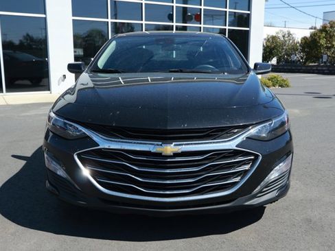 Used 2025 Chevrolet Malibu LT image 2