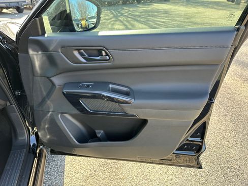 New 2026 Nissan Pathfinder SV image 14