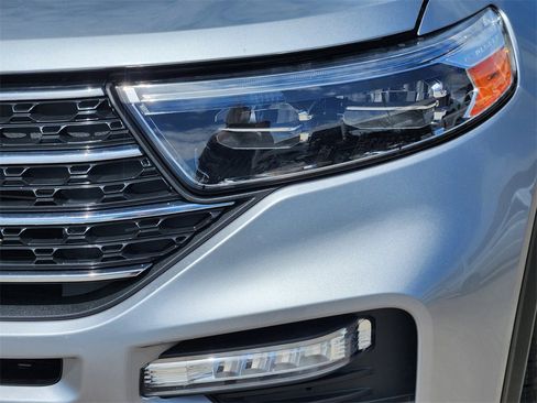 Used 2023 Ford Explorer XLT w/ Equipment Group 202A image 8