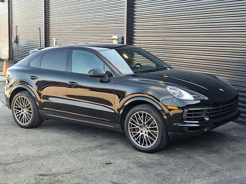 Certified 2023 Porsche Cayenne Platinum Edition image 9