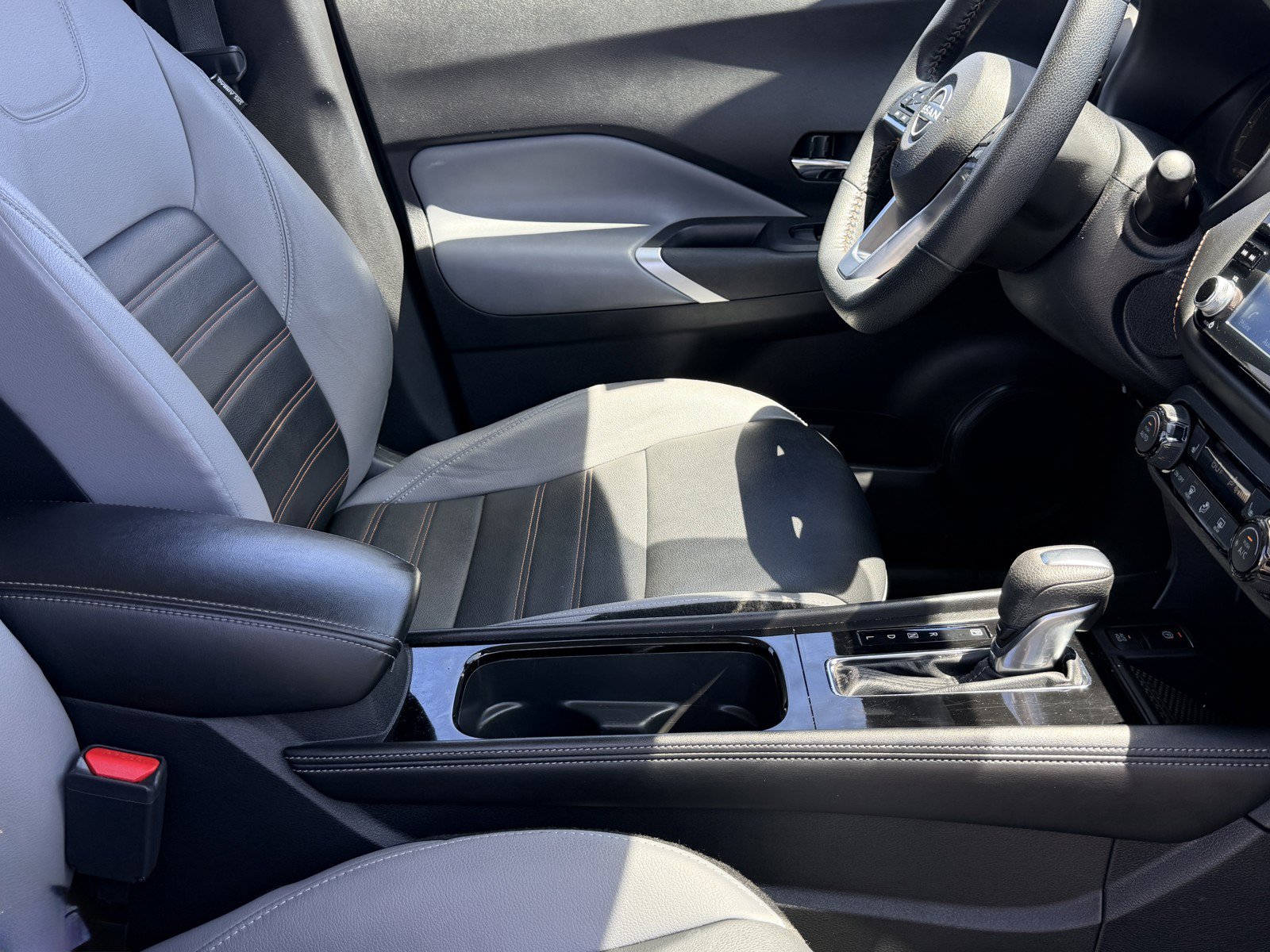 Used 2023 Nissan Kicks SR w/ SR Premium Package FWD image 8