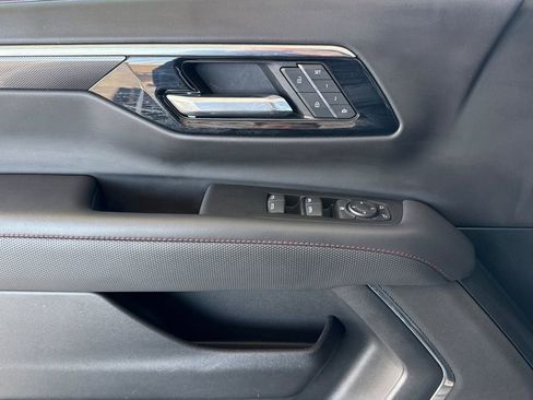 Used 2025 Chevrolet Suburban RST image 17