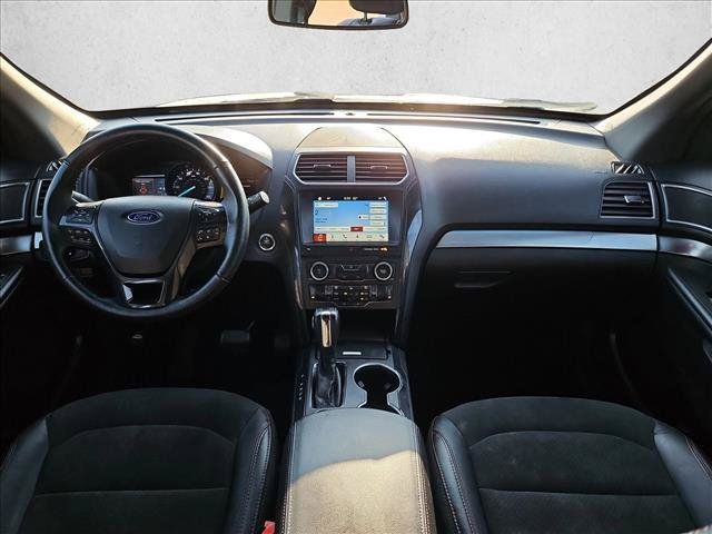Used 2018 Ford Explorer XLT w/ Equipment Group 202A FWD image 18