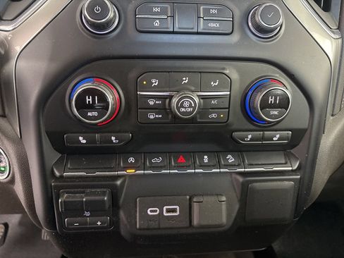 Used 2021 Chevrolet Silverado 1500 LT AWD/4WD image 19