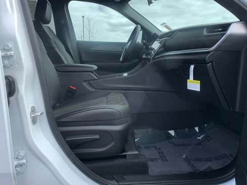 New 2025 Jeep Grand Cherokee L Altitude image 28