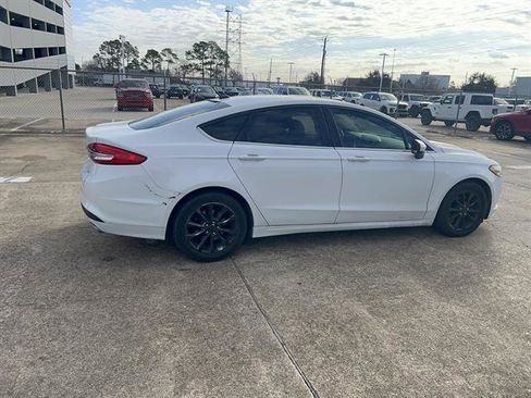 Used 2017 Ford Fusion SE image 5
