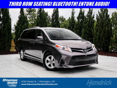 Used 2018 Toyota Sienna LE FWD image 1