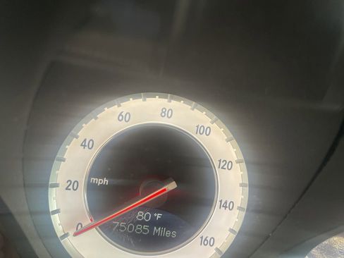 Used 2011 Mercedes-Benz SL 550 image 9