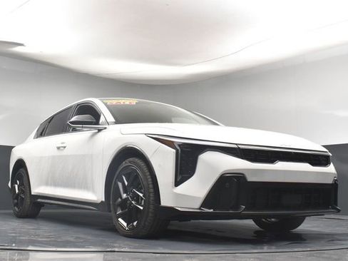 Certified 2025 Kia K4 GT-Line Turbo image 32