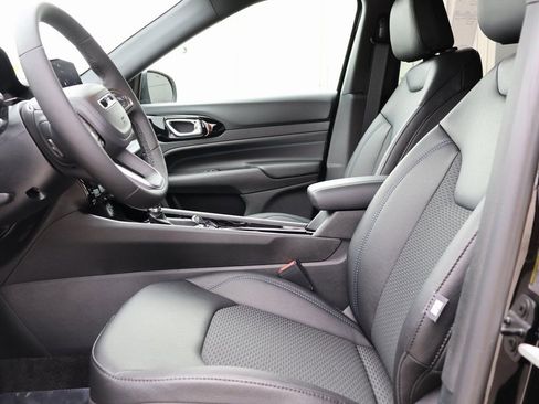 New 2026 Jeep Compass Latitude image 22