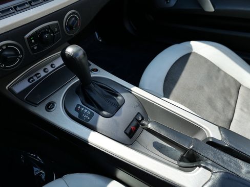 Used 2004 BMW Z4 2.5i image 26