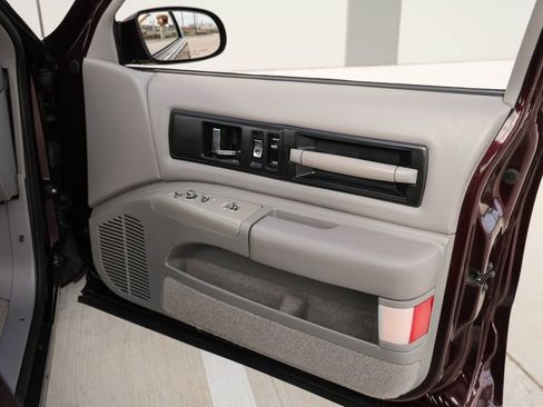 Used 1996 Chevrolet Impala SS RWD image 16