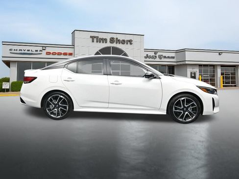 Used 2025 Nissan Sentra SR w/ SR Premium Package FWD image 6