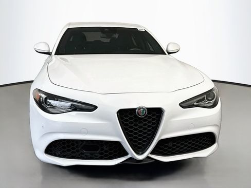 Used 2022 Alfa Romeo Giulia Sprint RWD image 2