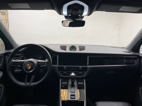 Used 2025 Porsche Macan image 19