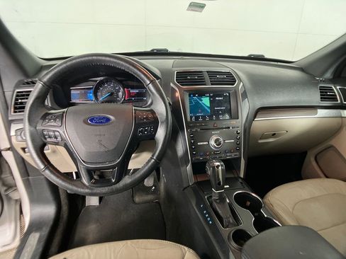 Certified 2018 Ford Explorer Limited w/ Equipment Group 301A image 7