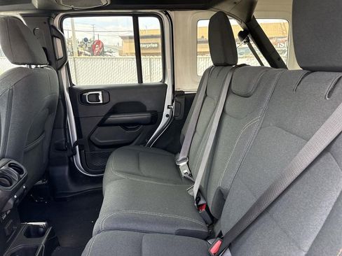 Used 2024 Jeep Wrangler Sahara image 22