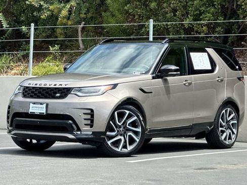 Certified 2025 Land Rover Discovery Dynamic SE AWD/4WD image 1