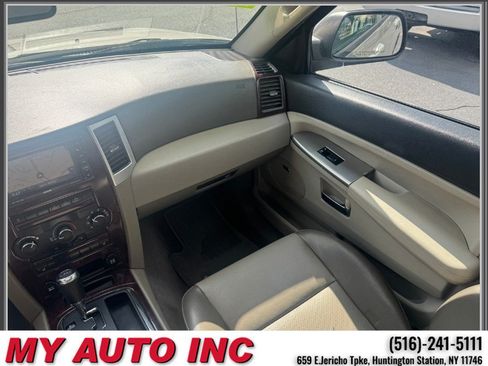 Used 2009 Jeep Grand Cherokee Laredo AWD/4WD image 13