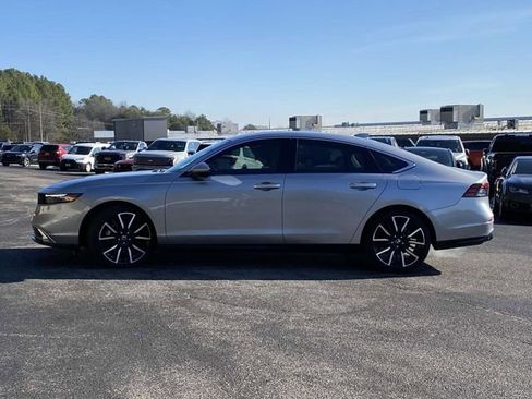 Used 2023 Honda Accord Touring image 7