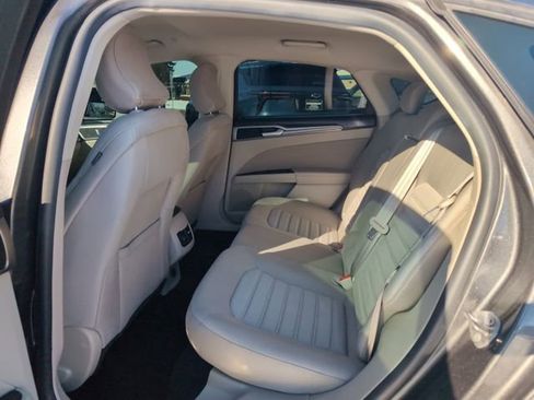 Used 2018 Ford Fusion SE image 9