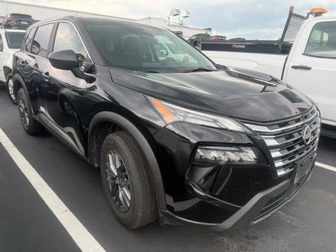 Used 2024 Nissan Rogue S FWD image 3