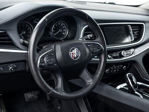 Used 2020 Buick Enclave Essence image 9